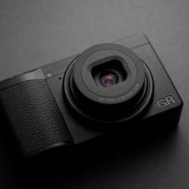 主要デバイスを一新し、究極のスナップシューターに｜RICOH　ギャラリー