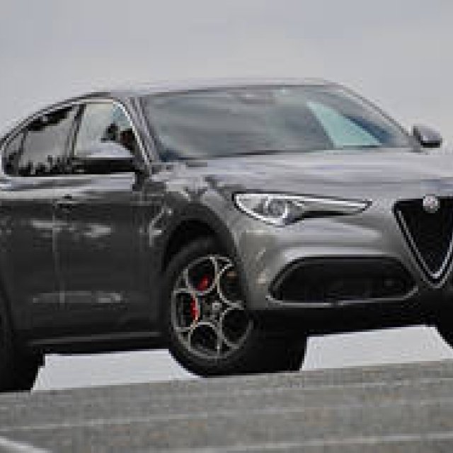 オンロードが似合う注目のSUVたち　Part 1｜アルファロメオ ステルヴィオ　ギャラリー