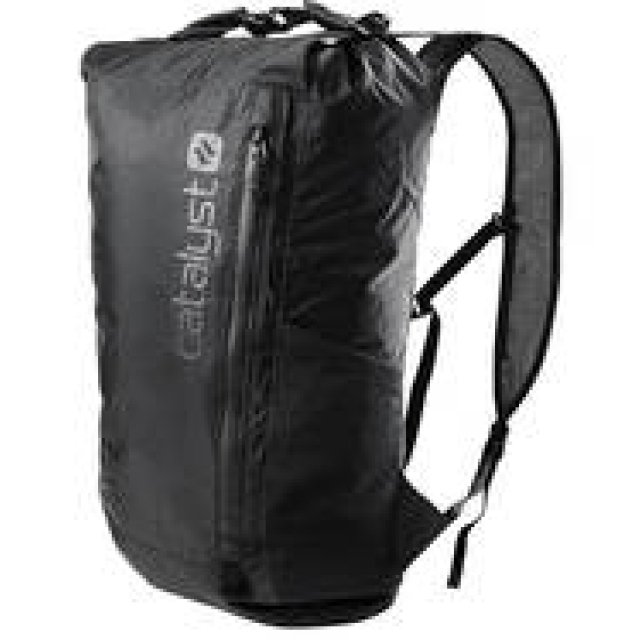 耐水圧評価試験で10,000mmに耐え抜いた完全防水バックパック 20L｜Catalyst　ギャラリー