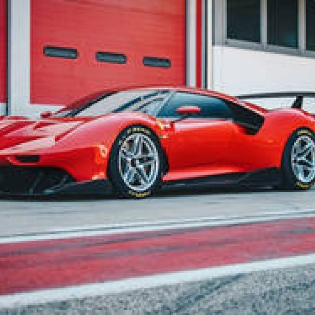 フェラーリが最新のワンオフモデル「P80/C」を初公開｜Ferrari ギャラリー