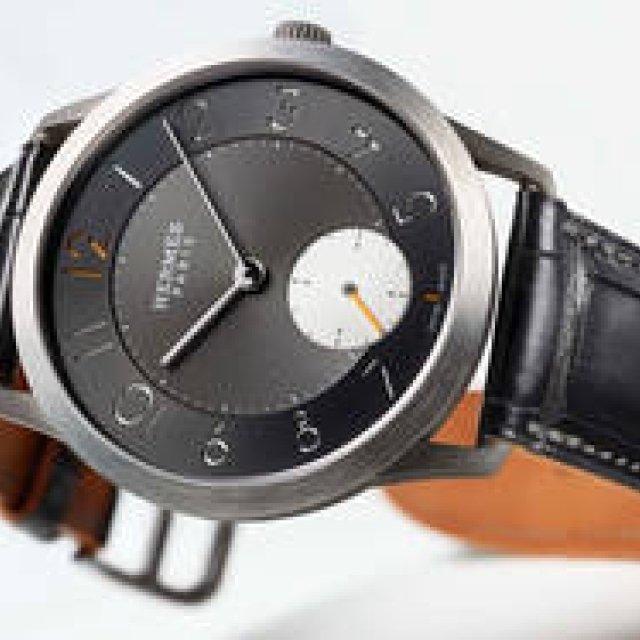 シンプリシティを体現する「スリム ドゥ エルメス」の新作｜HERMÈS ギャラリー