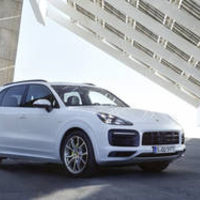 ポルシェ カイエンにPHVモデル登場｜Porsche ギャラリー