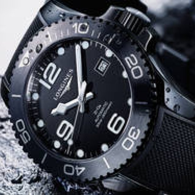 ロンジン初のフルセラミック製「ハイドロコンクエスト」が登場｜LONGINES　ギャラリー