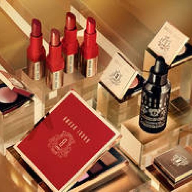 【1/2～発売】新年を彩るボビイ ブラウンの限定アイテム｜BOBBI BROWN ギャラリー