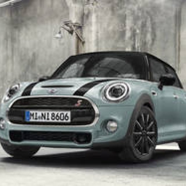 レトロモダンなアイスブルーを纏ったMINIの限定車｜Mini ギャラリー