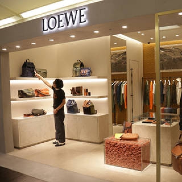 ロエベが阪急メンズ大阪にショップをリロケーションオープン｜LOEWE ギャラリー