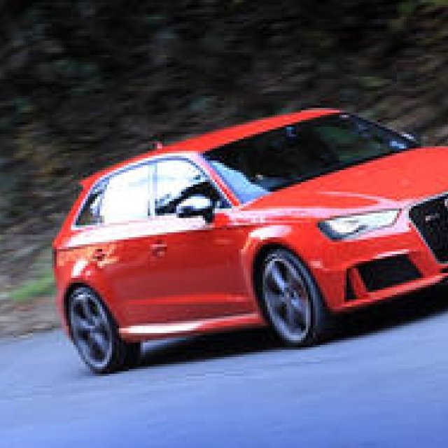 アウディ RS3 スポーツバックに試乗｜Audi