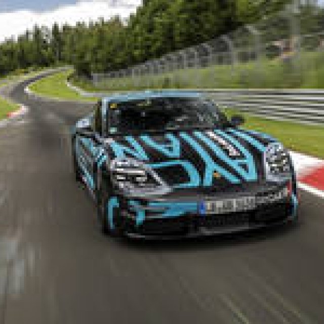 ポルシェ初の電動SUV「タイカン」がニュル最速新記録を達成｜Porsche