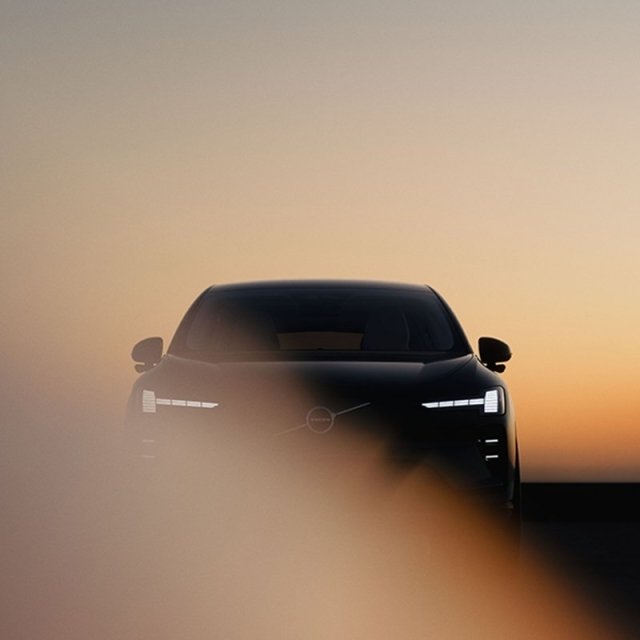 ボルボ、航続距離800㎞超のBEV新型モデルEX60を1月21日にワールドプレミア