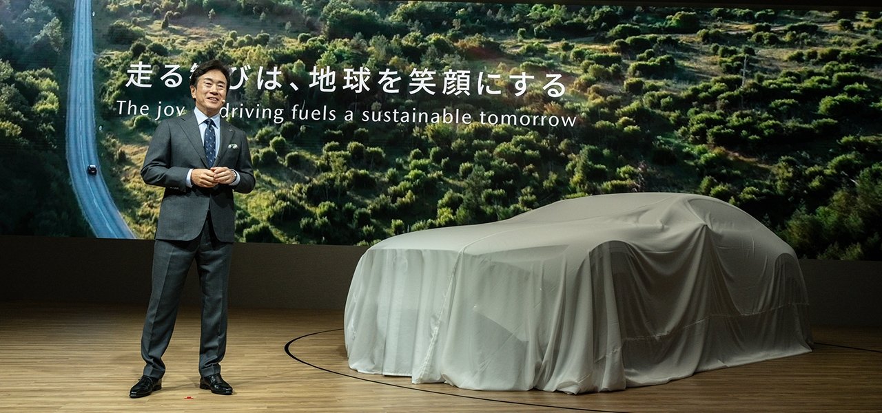 10年後のマツダを示す2台のビジョンモデルを世界初披露