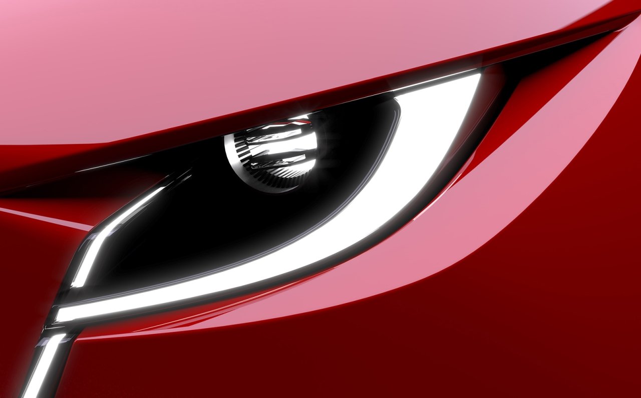 10年後のマツダを示す2台のビジョンモデルを世界初披露