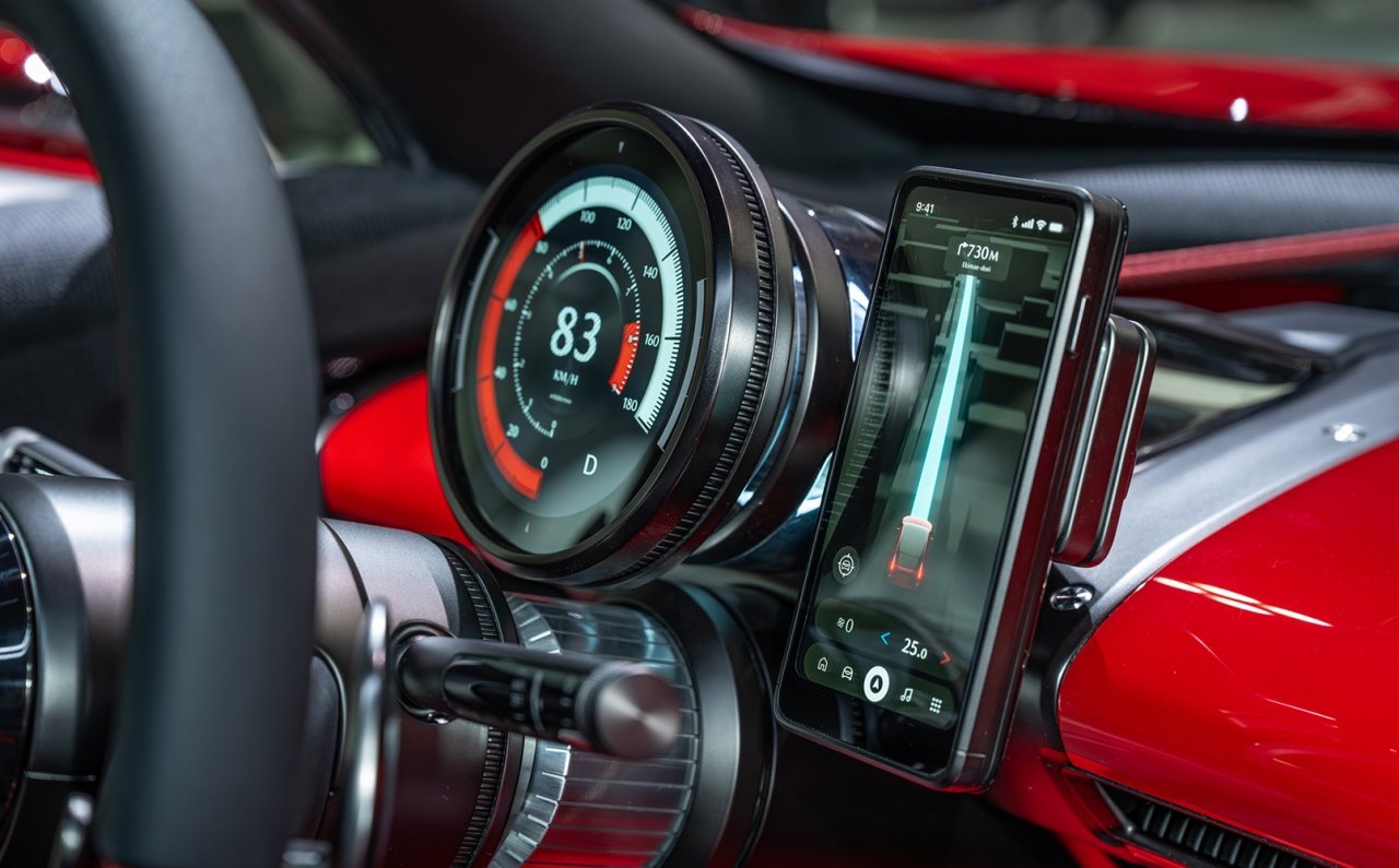 10年後のマツダを示す2台のビジョンモデルを世界初披露