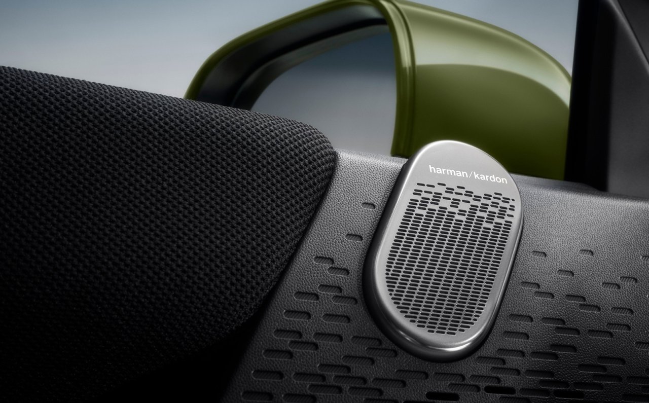 BMW、モビリティショーで最新の「ノイエ・クラッセ」モデルをアジア初披露