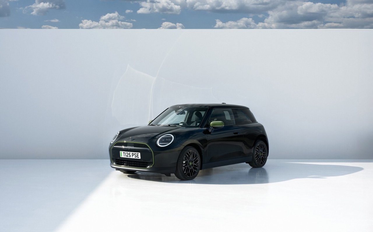 BMW、モビリティショーで最新の「ノイエ・クラッセ」モデルをアジア初披露