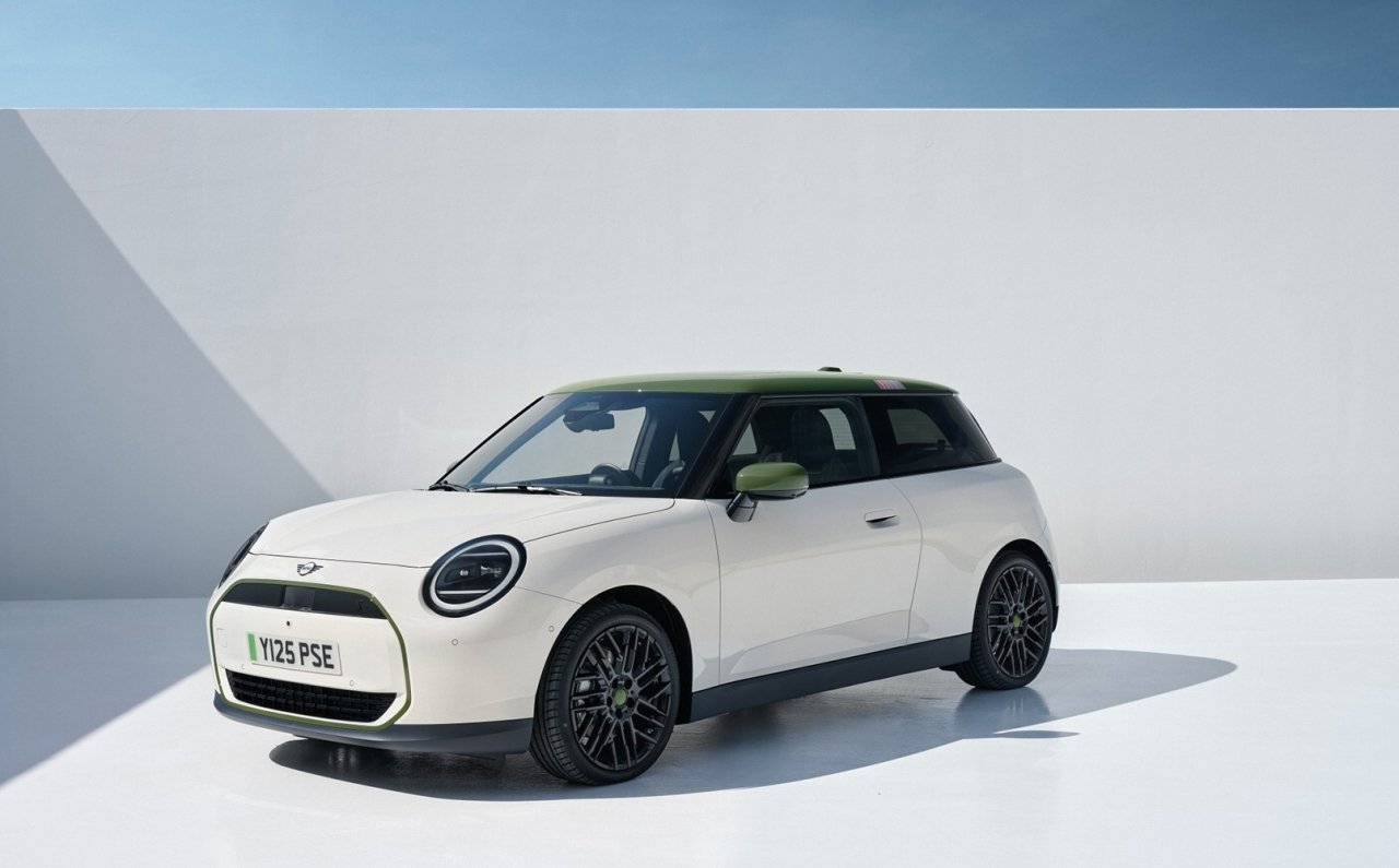 BMW、モビリティショーで最新の「ノイエ・クラッセ」モデルをアジア初披露