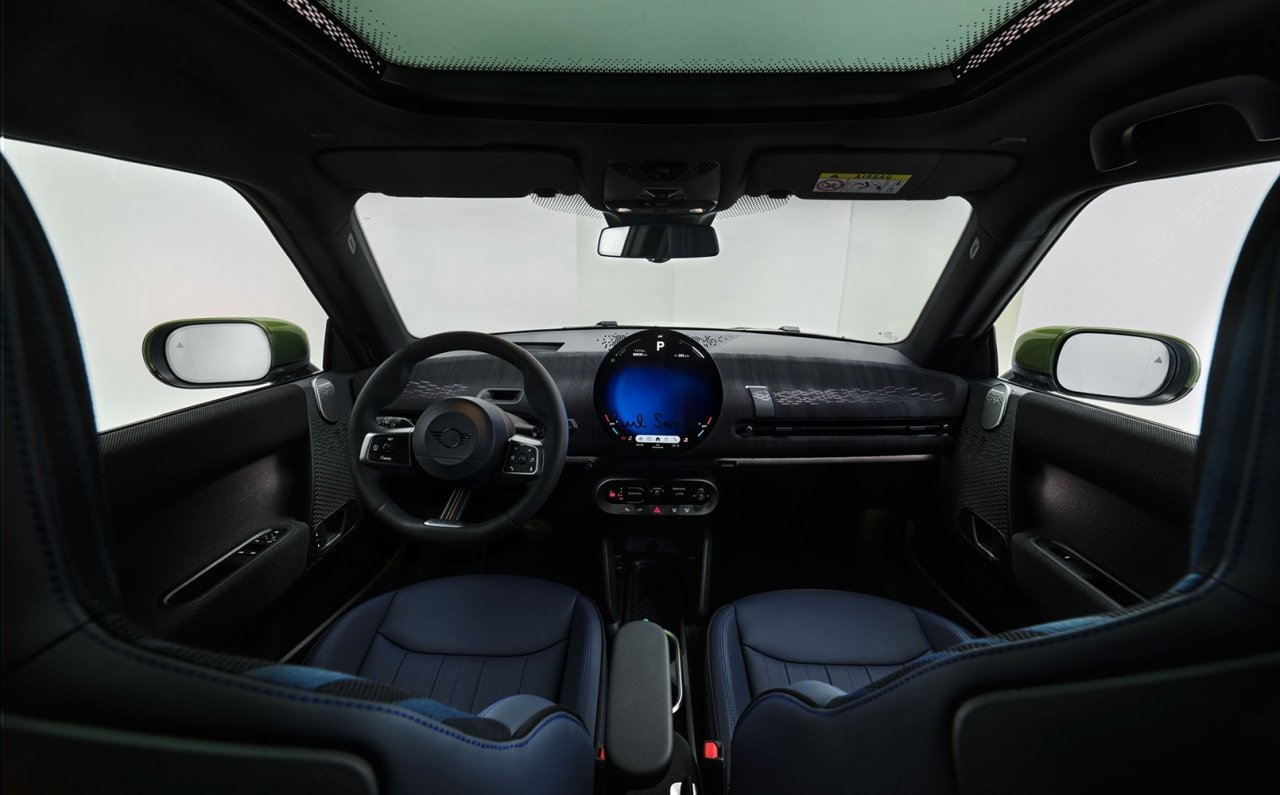 BMW、モビリティショーで最新の「ノイエ・クラッセ」モデルをアジア初披露