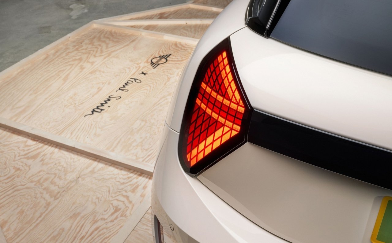 BMW、モビリティショーで最新の「ノイエ・クラッセ」モデルをアジア初披露