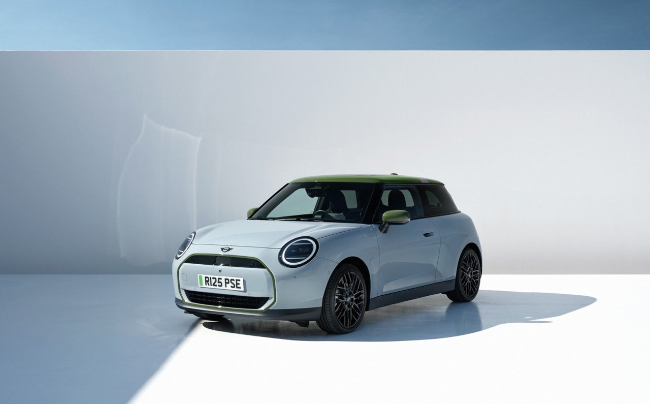 BMW、モビリティショーで最新の「ノイエ・クラッセ」モデルをアジア初披露