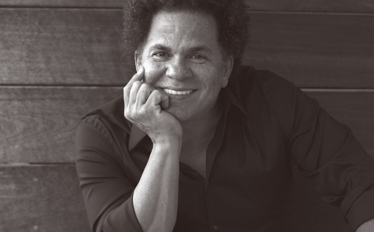 なぜ、日本酒にアートボトルが必要なのか？　SAKE HUNDRED「百光」初の5年熟成をロメロ・ブリット氏が彩る