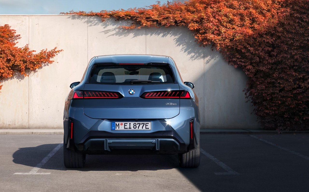 BMW、モビリティショーで最新の「ノイエ・クラッセ」モデルをアジア初披露