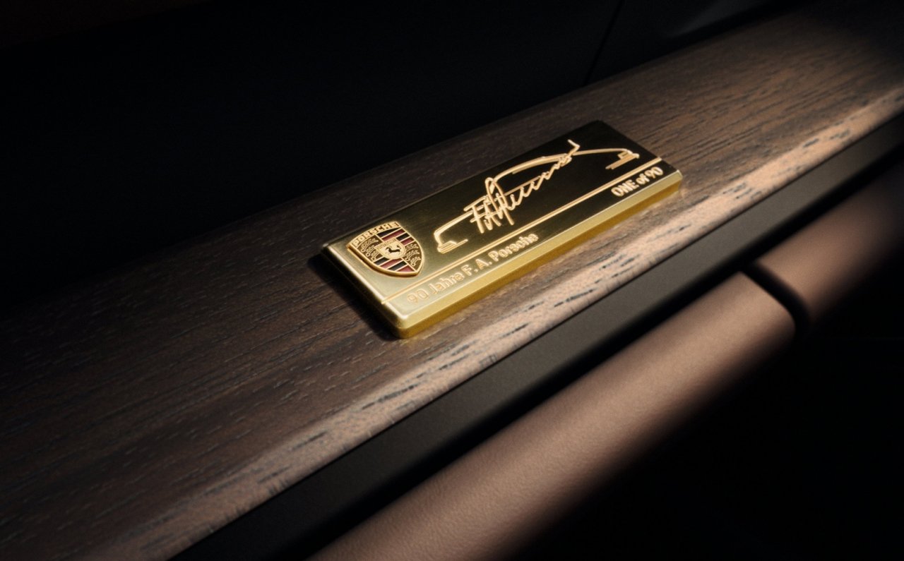 生誕90周年を迎えたF.A.ポルシェに敬意を表する90台限定のコレクターズカー