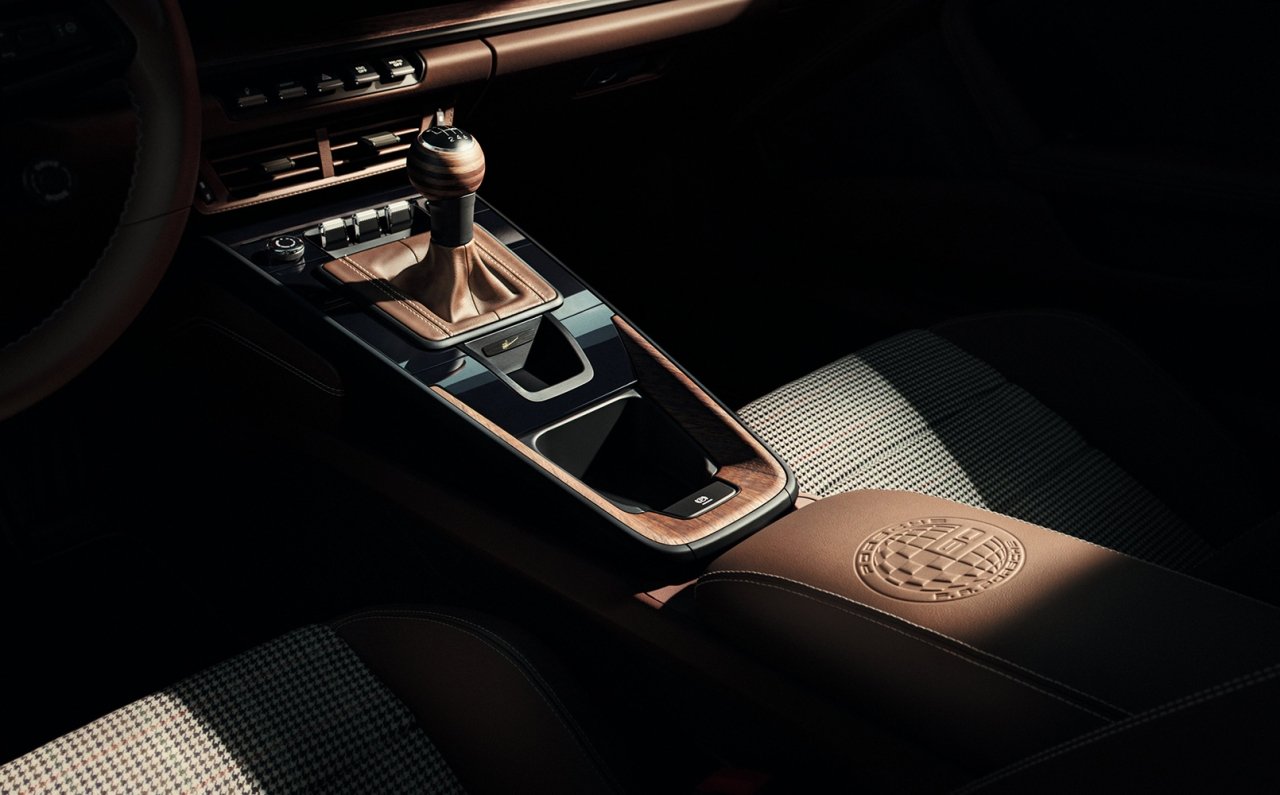 生誕90周年を迎えたF.A.ポルシェに敬意を表する90台限定のコレクターズカー