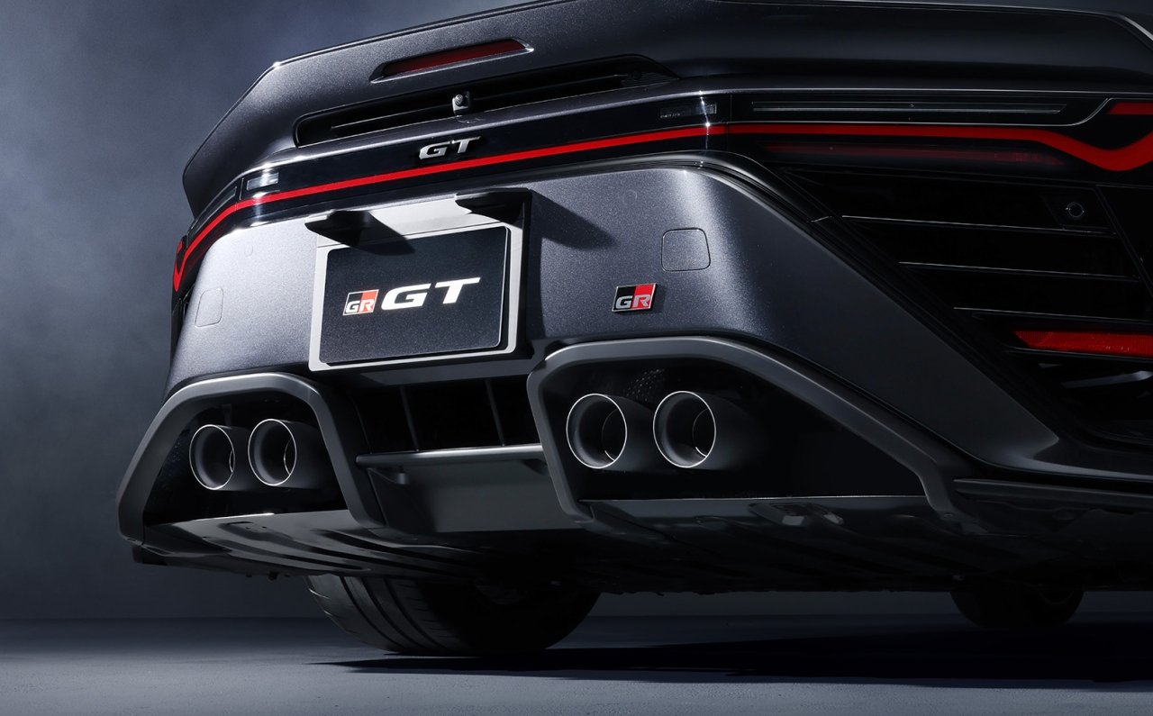 「トヨタ 2000GT」「レクサス LFA」に続く3台のフラッグシップスポーツカーを世界初披露