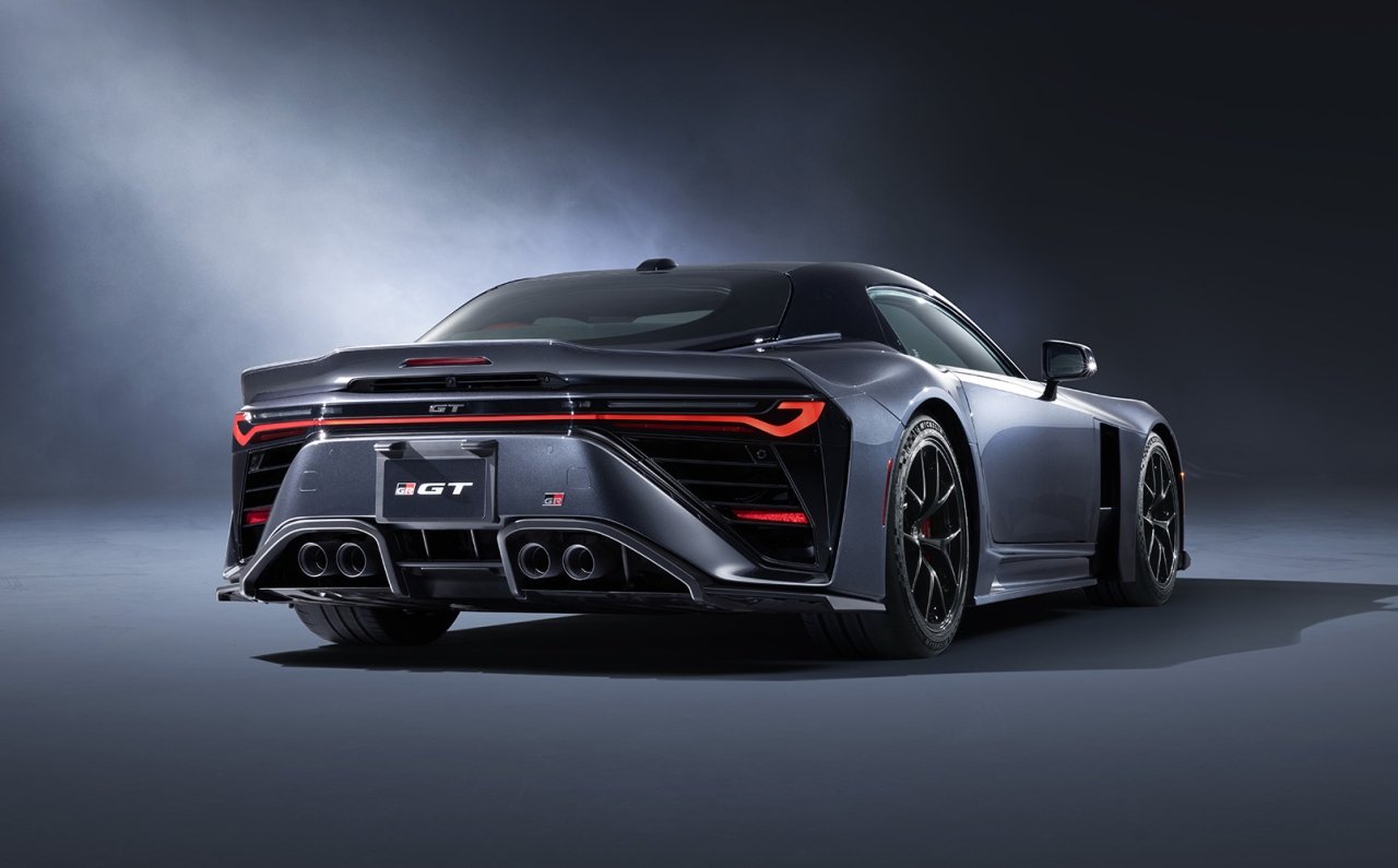 「トヨタ 2000GT」「レクサス LFA」に続く3台のフラッグシップスポーツカーを世界初披露