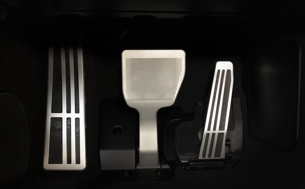 「トヨタ 2000GT」「レクサス LFA」に続く3台のフラッグシップスポーツカーを世界初披露