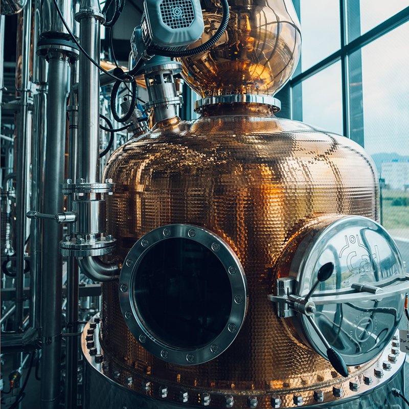 京都府亀岡市に誕生した新蒸溜所が明かす、世界が「季の美」を選ぶ理由