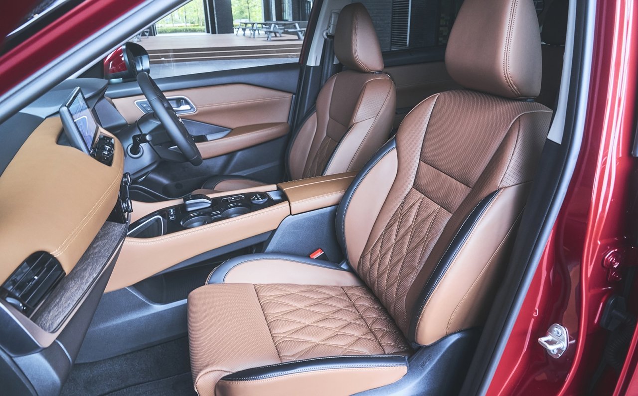 本物を知る2人が語る、エクストレイルという選択。タフネスとエレガンスを兼ね備えた本格SUVの真価