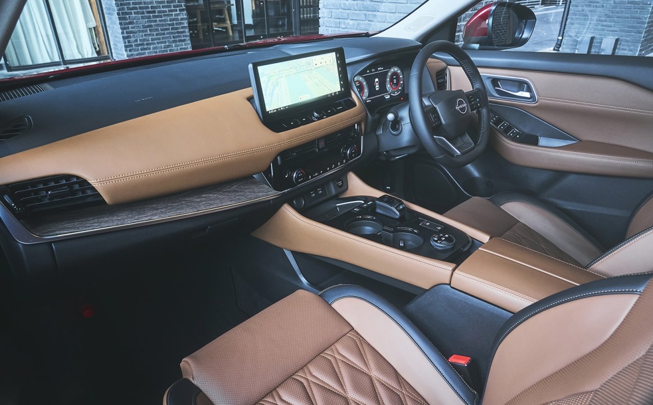 本物を知る2人が語る、エクストレイルという選択。タフネスとエレガンスを兼ね備えた本格SUVの真価