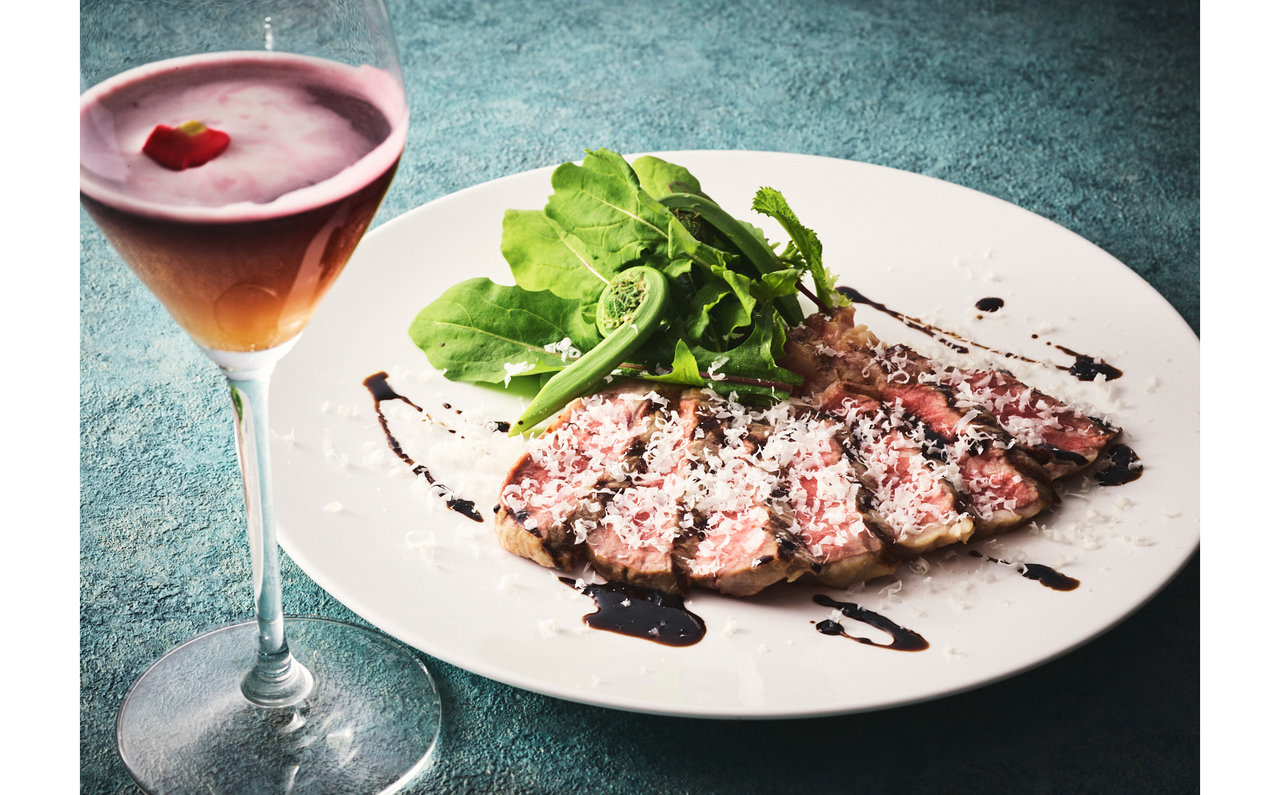 セコンドピアットとシンガポール・スリング 赤ワインフロート