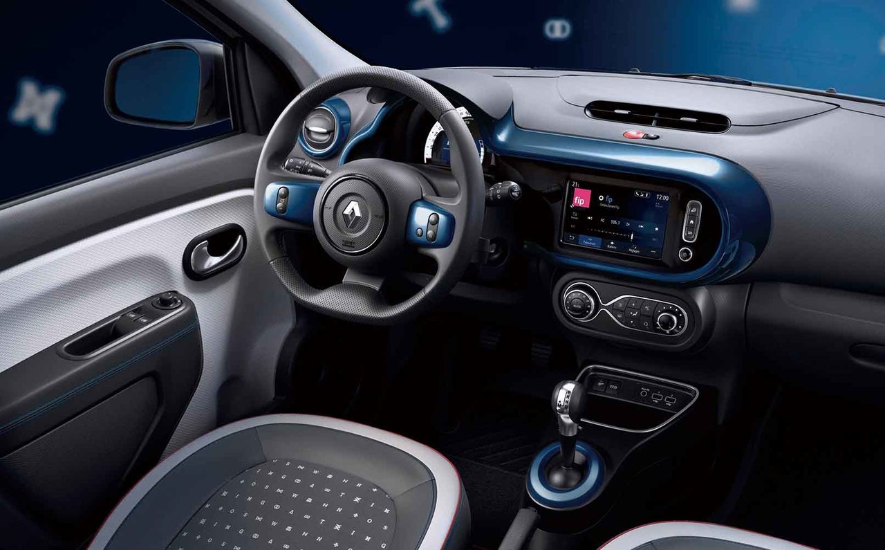 トゥインゴ シグネチャー_インテリア(日本仕様車は右ハンドル)