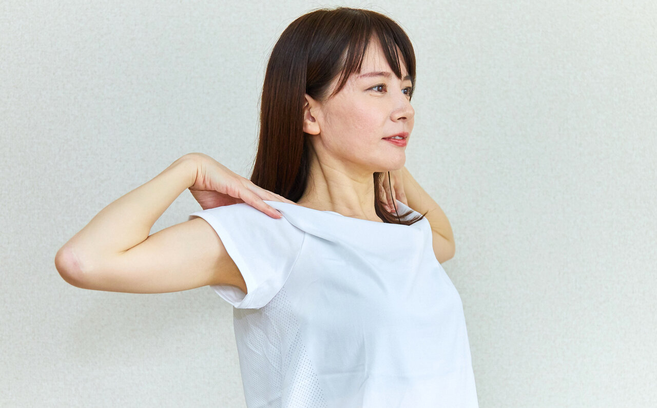巻き肩を改善する肩甲骨回し