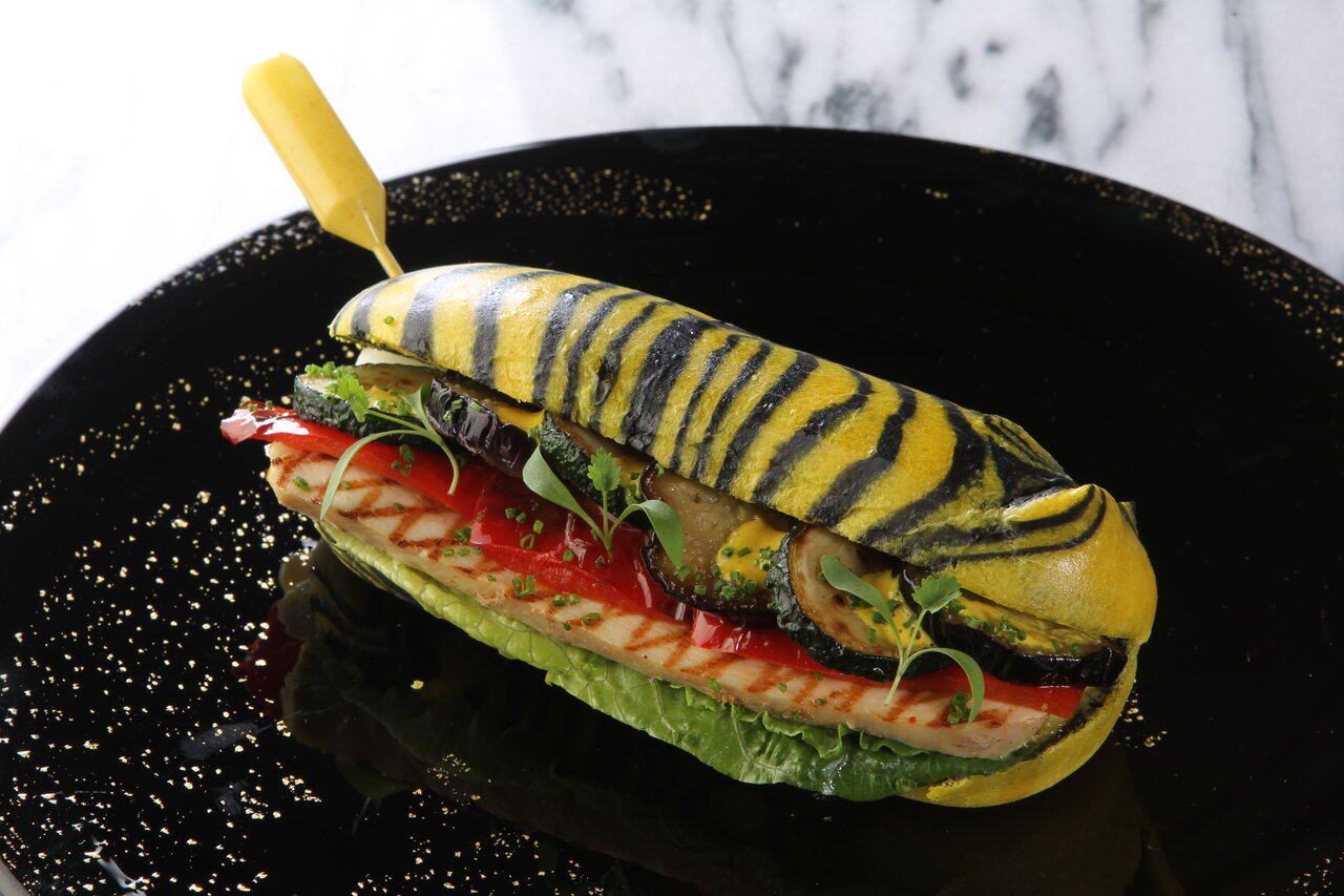 虎のサンドイッチ～タンドリーチキンとグリル野菜～ 