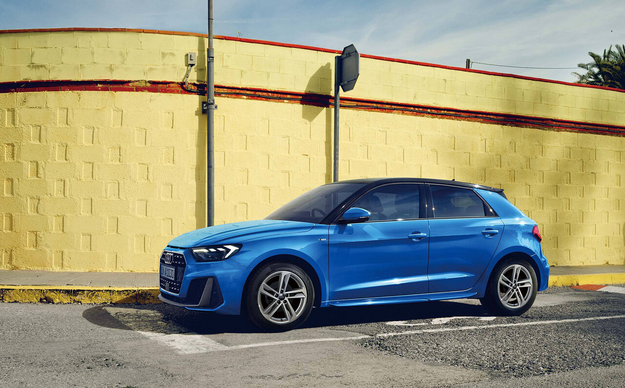 アウディ A1 スポーツバック25 TFSI