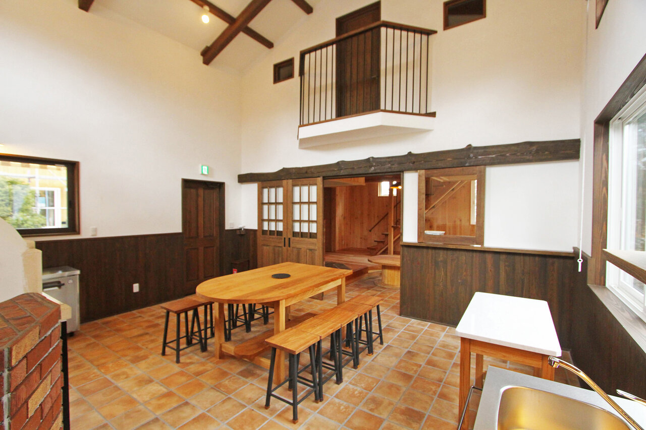 薪火で料理を楽しめる新コテージが誕生|KITA-KARUIZAWA Sweet Grass