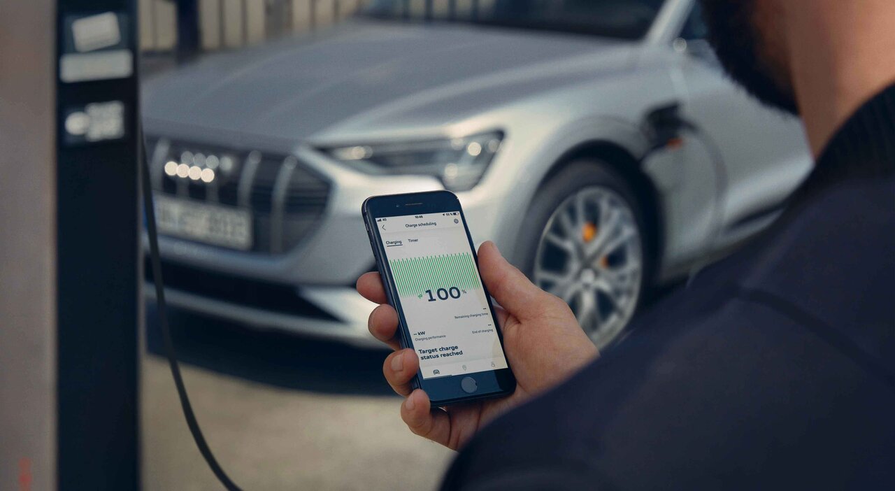 アウディの電動化攻勢尖兵、アウディ「e-tronスポーツバック」が発売｜Audi