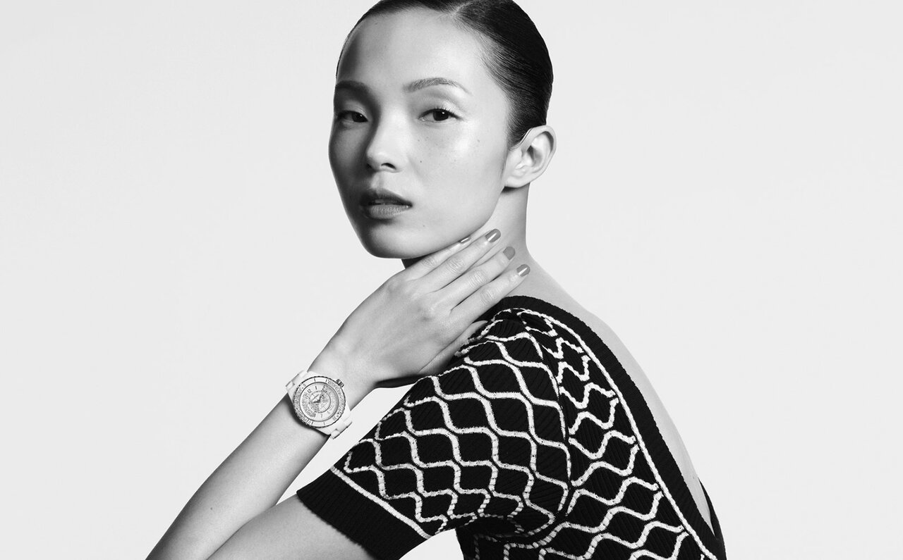 メゾンのコードを再解釈。モチーフに彩られた世界限定2020本のリミテッドエディション「J12・20」｜CHANEL