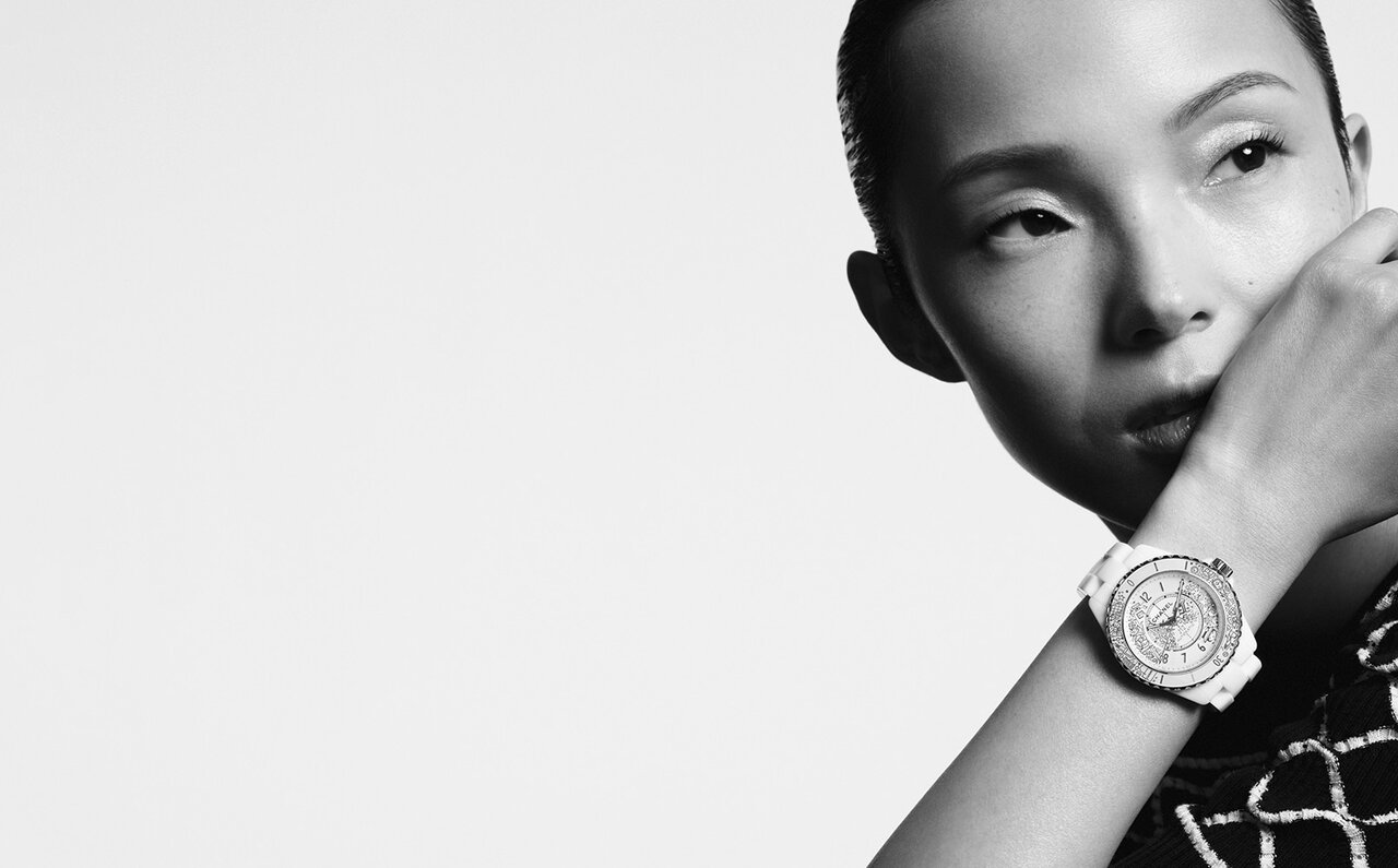 メゾンのコードを再解釈。モチーフに彩られた世界限定2020本のリミテッドエディション「J12・20」｜CHANEL