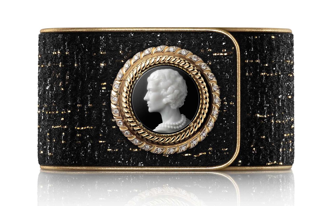 ジャケットの“ボタン”に着想を得た新作「マドモアゼル プリヴェ ブトン」｜CHANEL