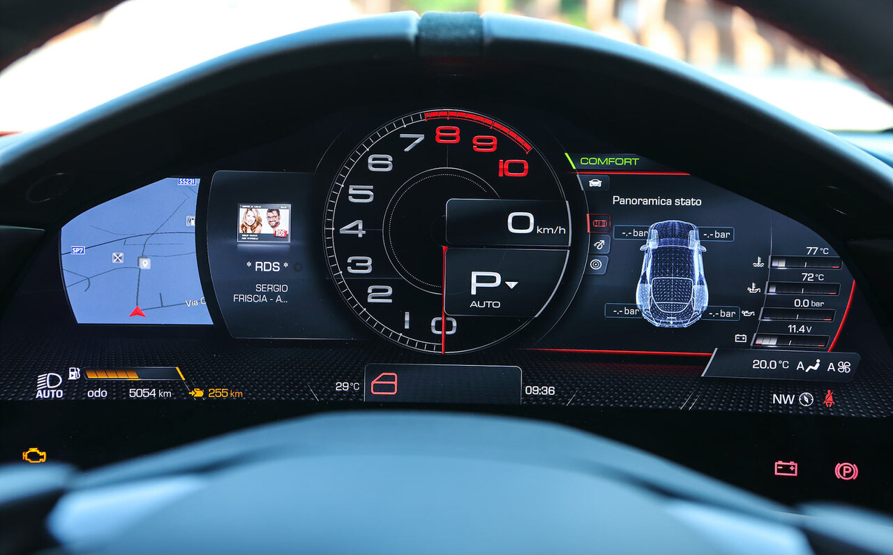 フェラーリの新型+2ミッド・フロントエンジンGT「ローマ」に試乗｜Ferrari