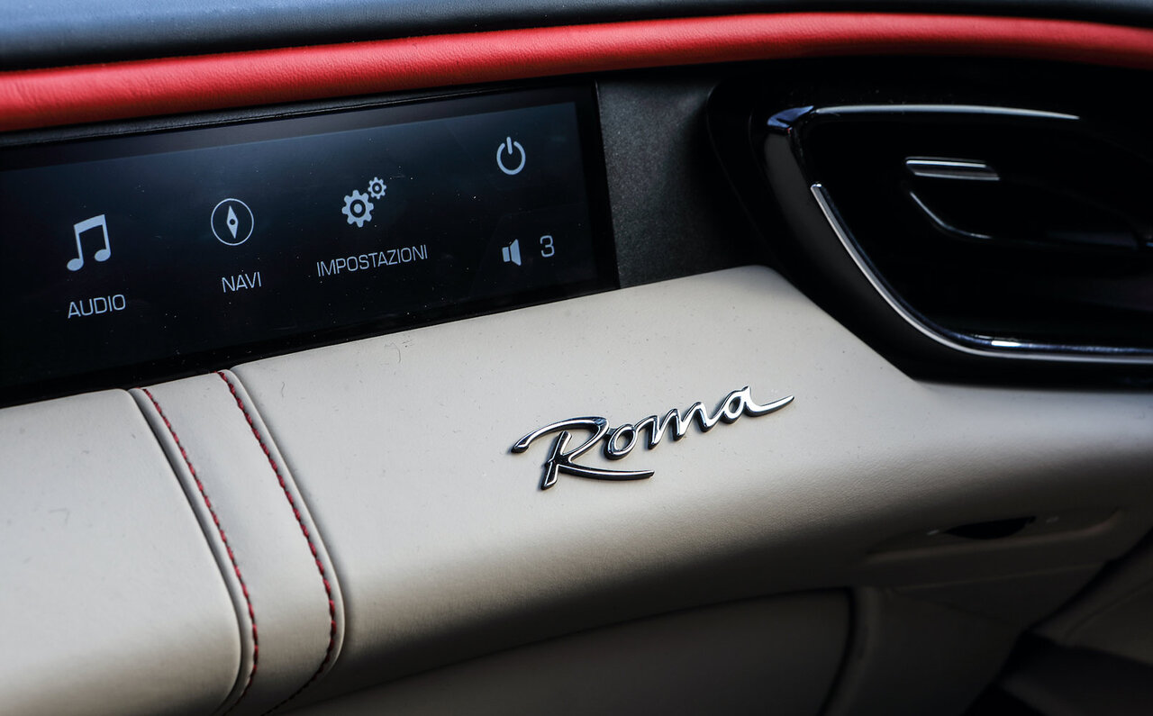 フェラーリの新型+2ミッド・フロントエンジンGT「ローマ」に試乗｜Ferrari