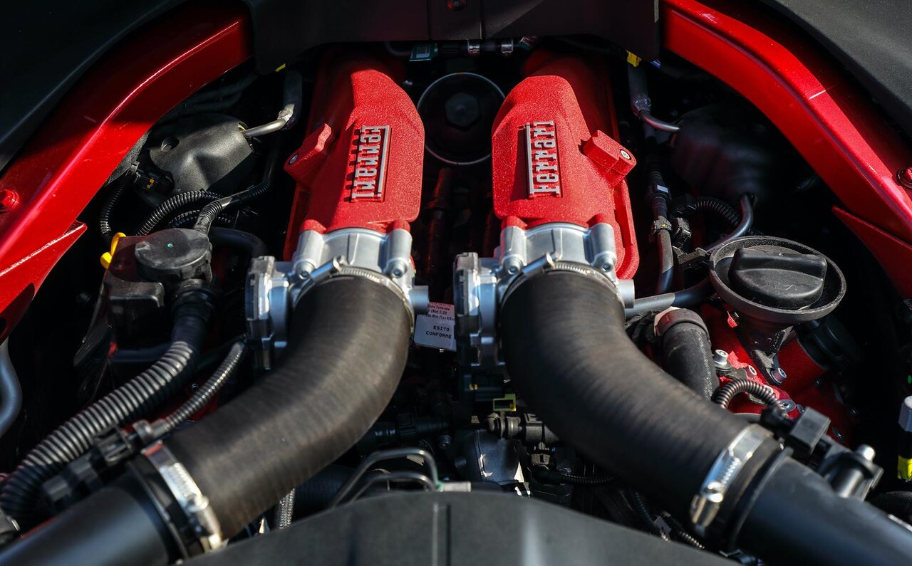 フェラーリの新型+2ミッド・フロントエンジンGT「ローマ」に試乗｜Ferrari