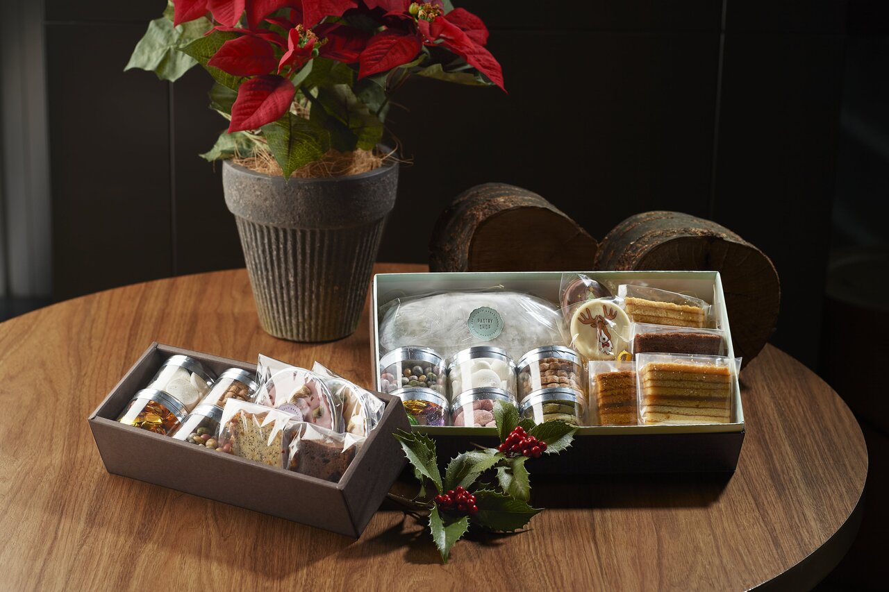 2020年のクリスマスは、シェフのアイディアが詰まった4種類のケーキが登場｜Andaz Tokyo