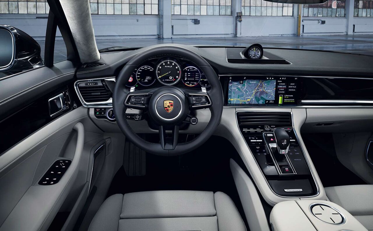 ポルシェ、700psの新型パナメーラを発売|Porsche