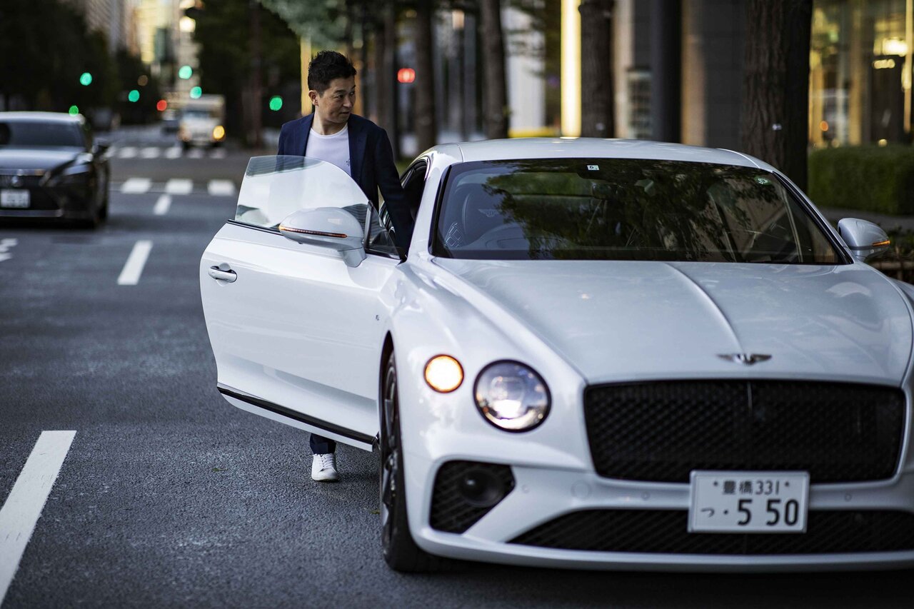 ライフアチーバーが語るベントレーの魅力──栗林研治先生×ベントレーコンチネンタルGT V8|Bentley