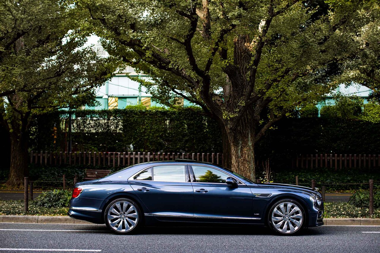 ライフアチーバーが語るベントレーの魅力──富田大介先生×ベントレー フライングスパー｜Bentley