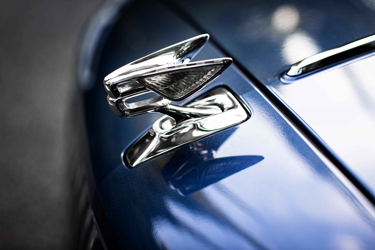 ライフアチーバーが語るベントレーの魅力──富田大介先生×ベントレー フライングスパー｜Bentley